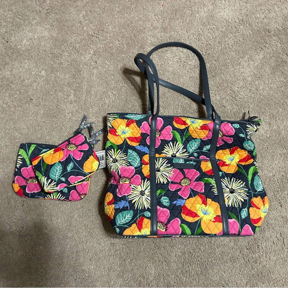 Brand new Vera Bradley retired print pattern Tote bag